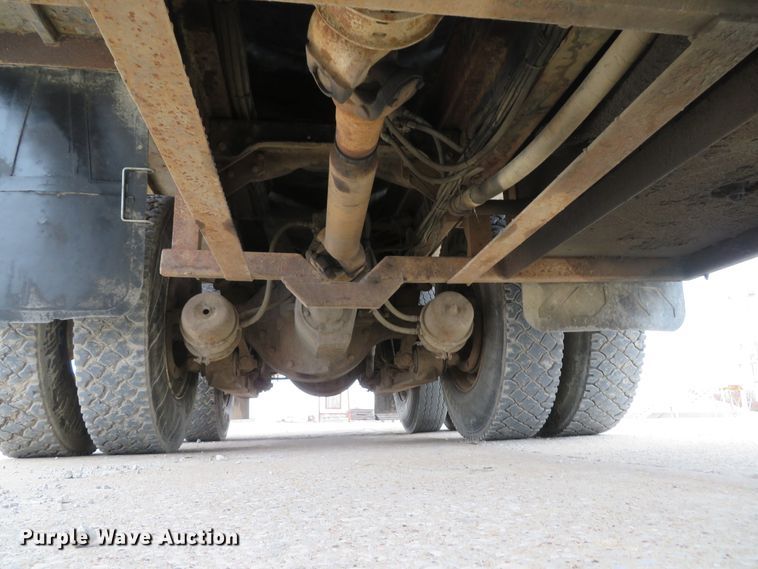 image for item DI2041 1999 International Paystar 5000 vacuum truck