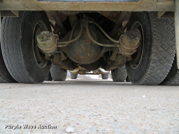 image for item DI2041 1999 International Paystar 5000 vacuum truck