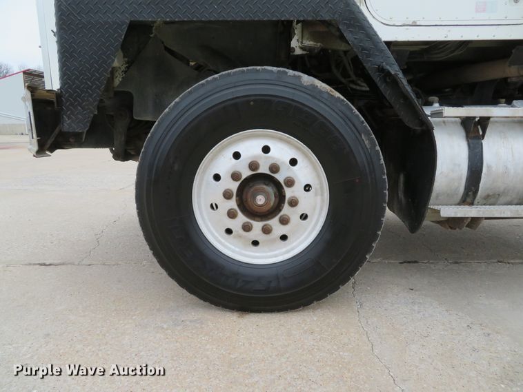 image for item DI2041 1999 International Paystar 5000 vacuum truck