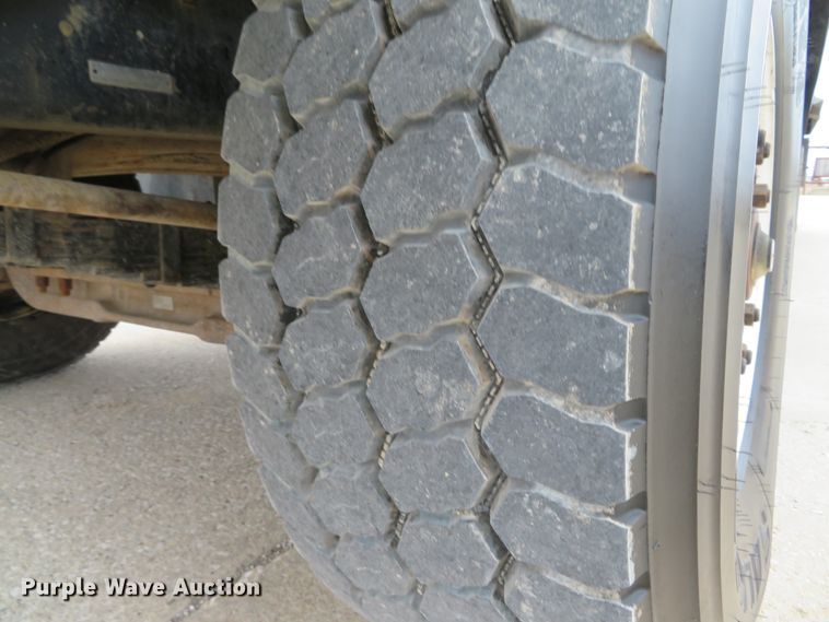 image for item DI2041 1999 International Paystar 5000 vacuum truck