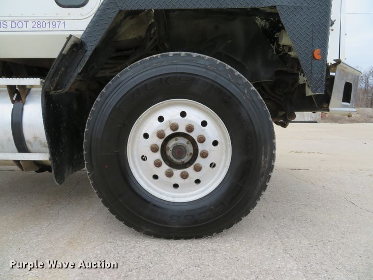 image for item DI2041 1999 International Paystar 5000 vacuum truck