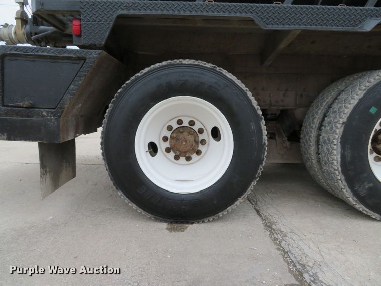 image for item DI2041 1999 International Paystar 5000 vacuum truck