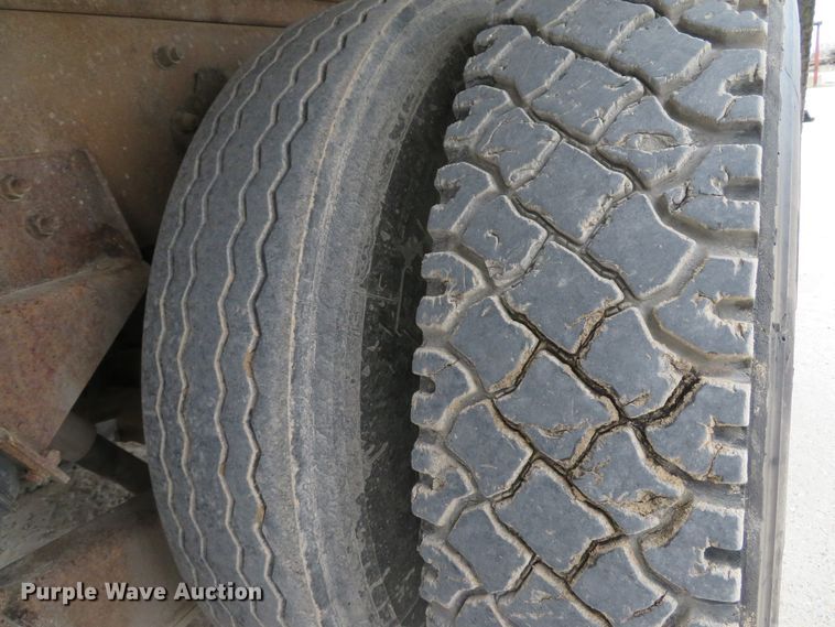 image for item DI2041 1999 International Paystar 5000 vacuum truck