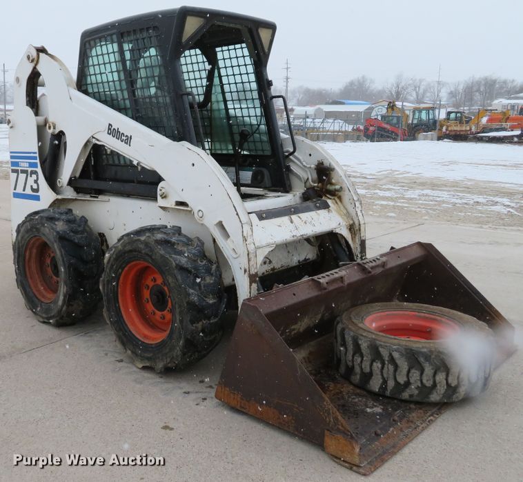 image for item DI2047 2000 Bobcat 773 skid steer