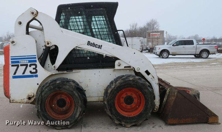 image for item DI2047 2000 Bobcat 773 skid steer