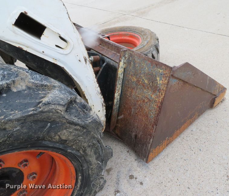 image for item DI2047 2000 Bobcat 773 skid steer