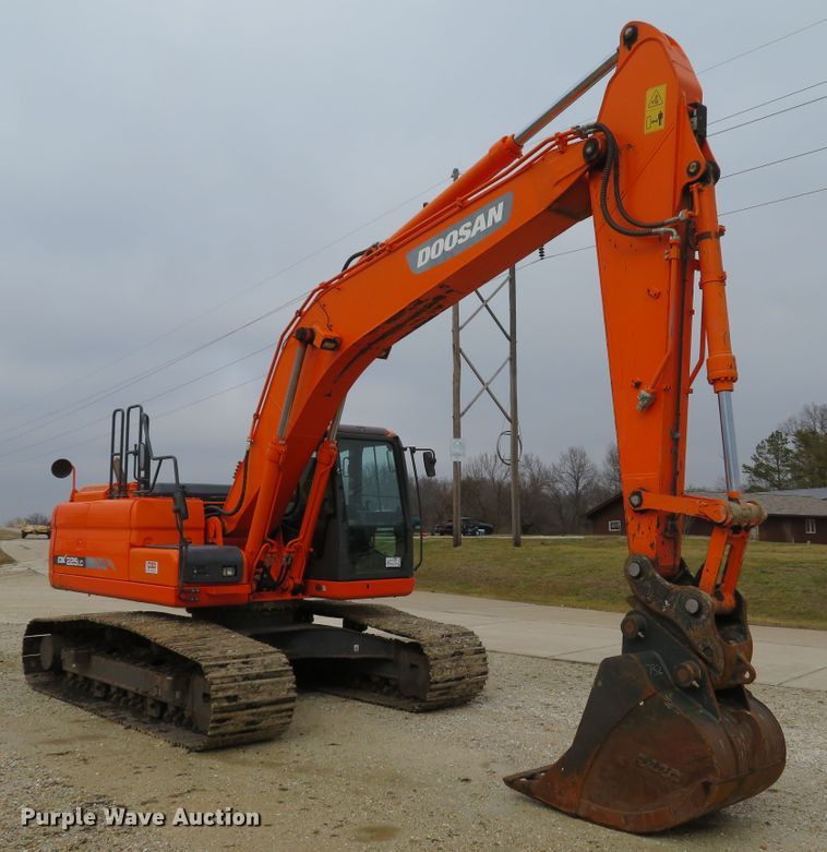 image for item DI2048 2014 Doosan DX225LC-3 excavator