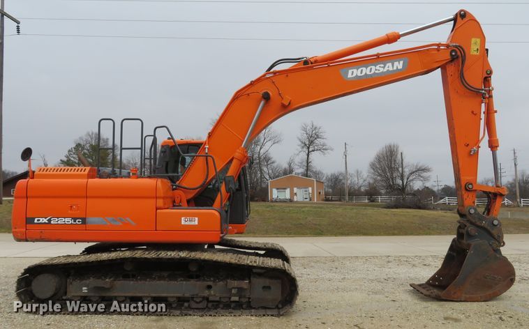 image for item DI2048 2014 Doosan DX225LC-3 excavator