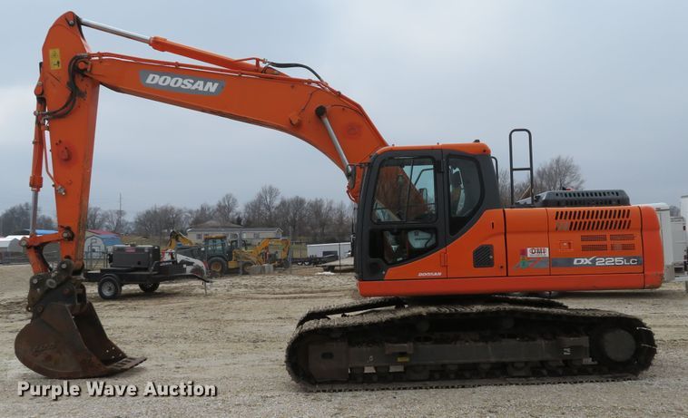 image for item DI2048 2014 Doosan DX225LC-3 excavator
