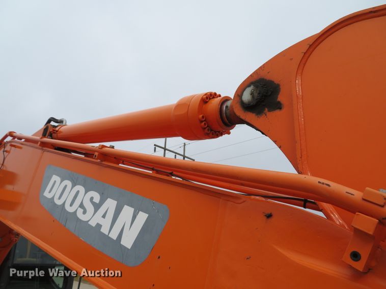 image for item DI2048 2014 Doosan DX225LC-3 excavator