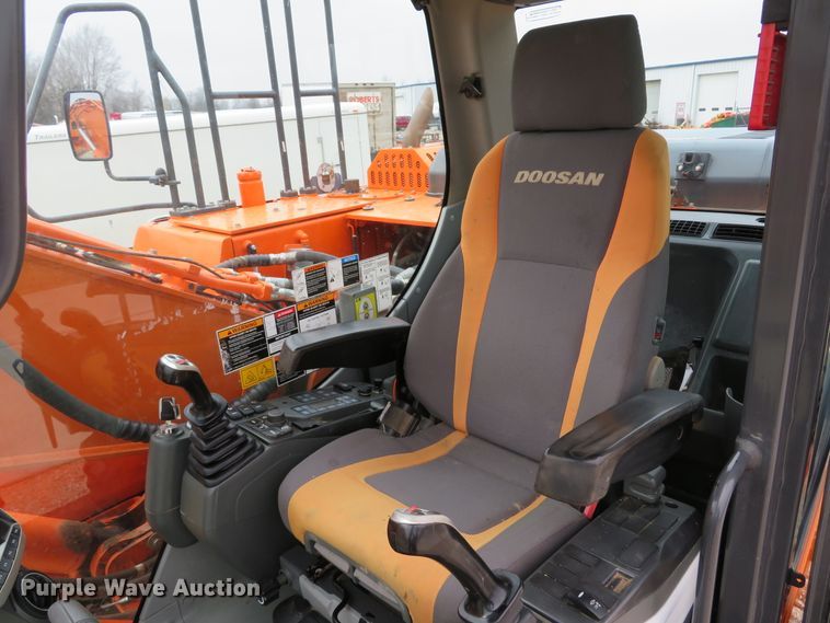 image for item DI2048 2014 Doosan DX225LC-3 excavator