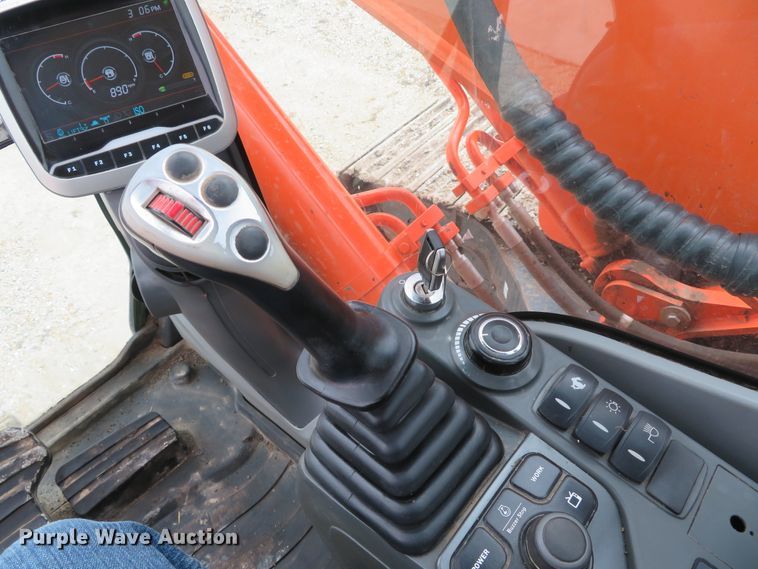 image for item DI2048 2014 Doosan DX225LC-3 excavator