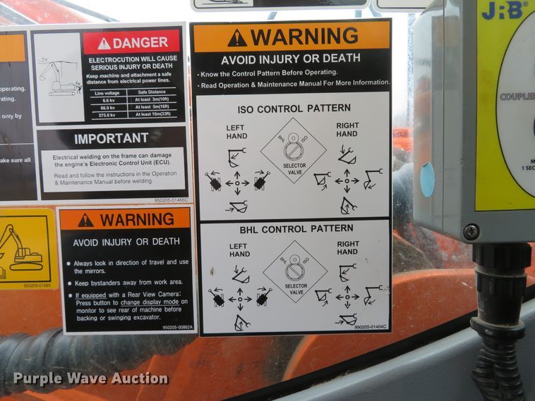 image for item DI2048 2014 Doosan DX225LC-3 excavator