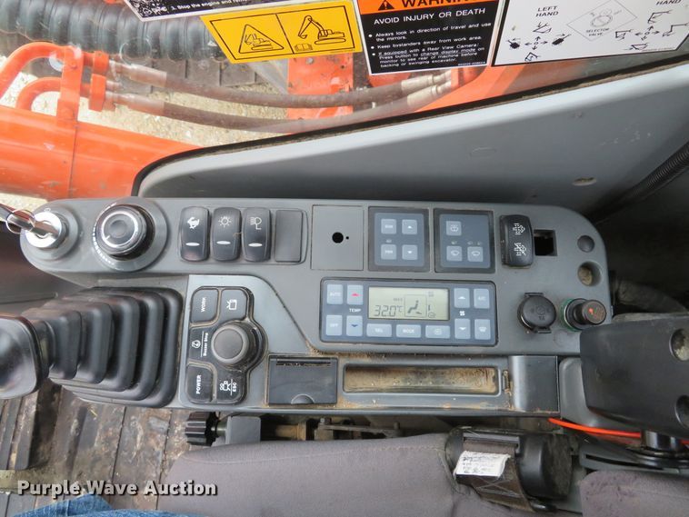 image for item DI2048 2014 Doosan DX225LC-3 excavator