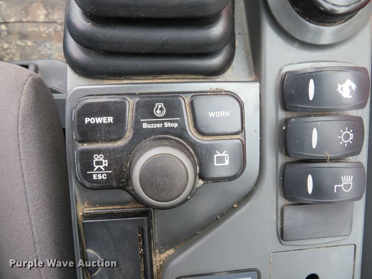 image for item DI2048 2014 Doosan DX225LC-3 excavator