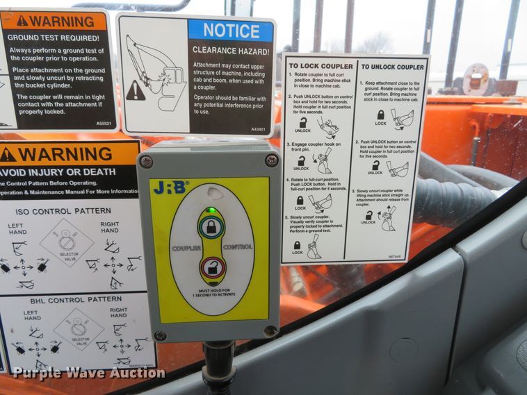 image for item DI2048 2014 Doosan DX225LC-3 excavator