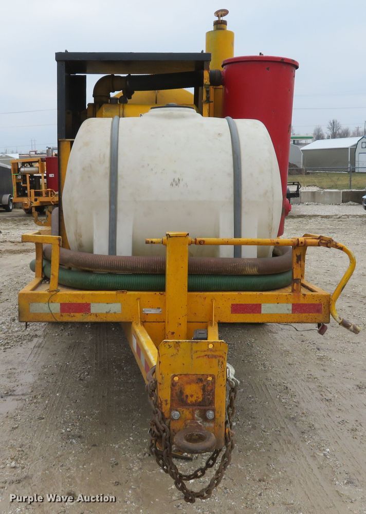 image for item DI2049 2000 Vactron PMD-800DT hydrovac trailer