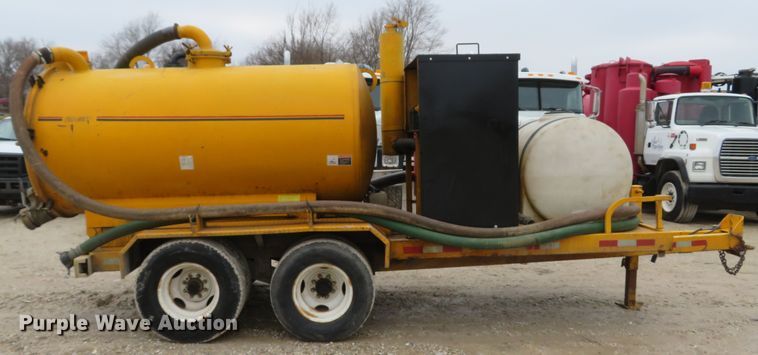 image for item DI2049 2000 Vactron PMD-800DT hydrovac trailer