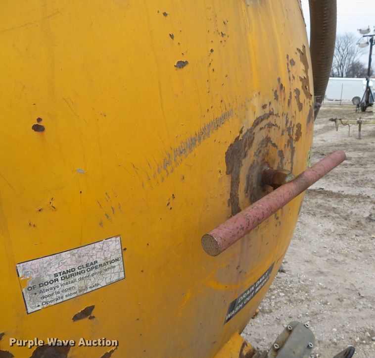 image for item DI2049 2000 Vactron PMD-800DT hydrovac trailer