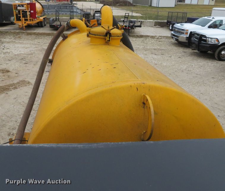 image for item DI2049 2000 Vactron PMD-800DT hydrovac trailer