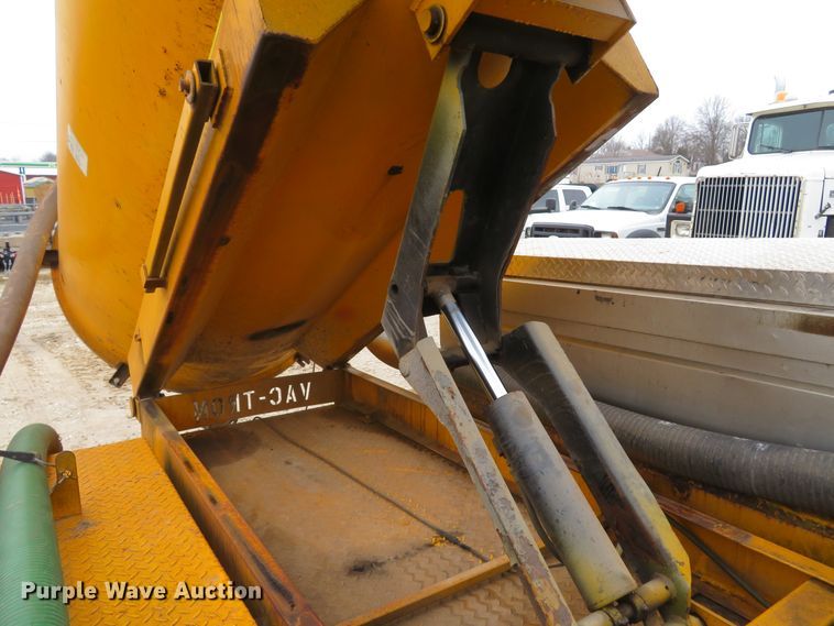 image for item DI2049 2000 Vactron PMD-800DT hydrovac trailer