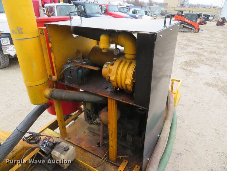 image for item DI2049 2000 Vactron PMD-800DT hydrovac trailer