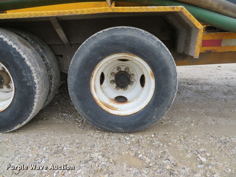 image for item DI2049 2000 Vactron PMD-800DT hydrovac trailer