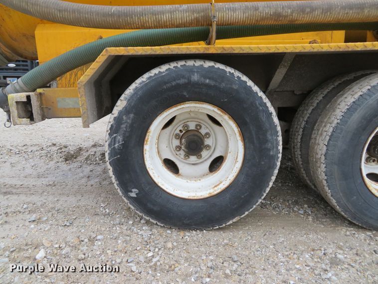 image for item DI2049 2000 Vactron PMD-800DT hydrovac trailer