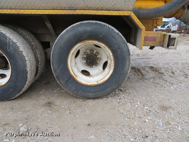 image for item DI2049 2000 Vactron PMD-800DT hydrovac trailer