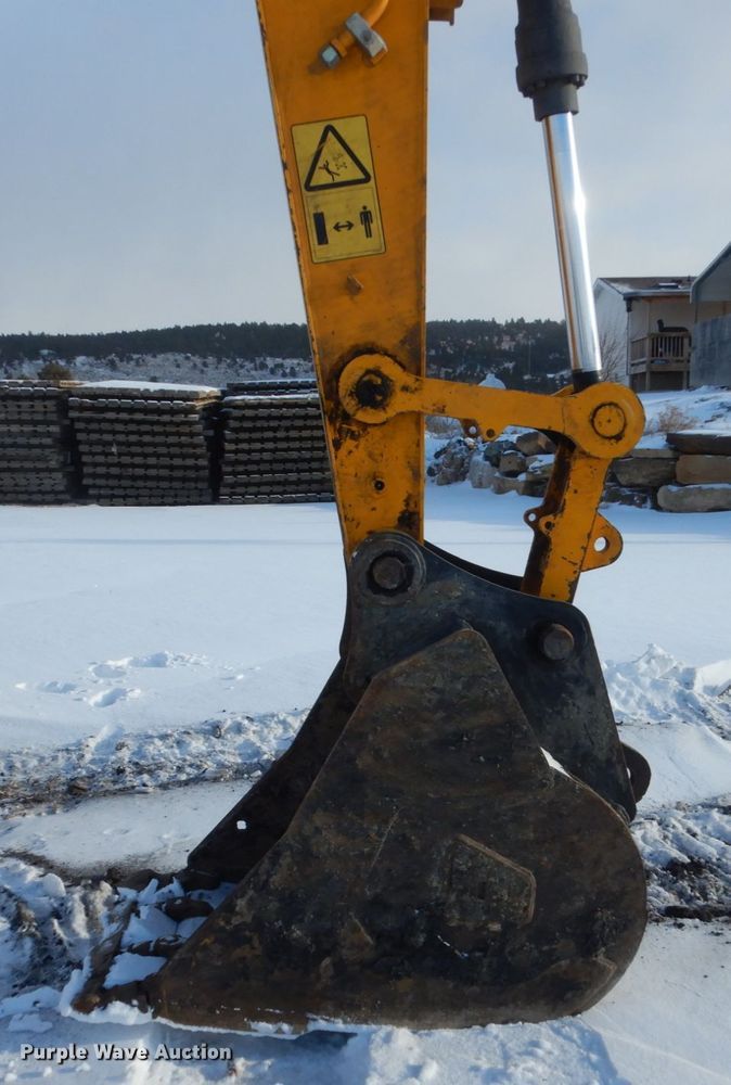 image for item FU9185 2014 JCB JS160 excavator