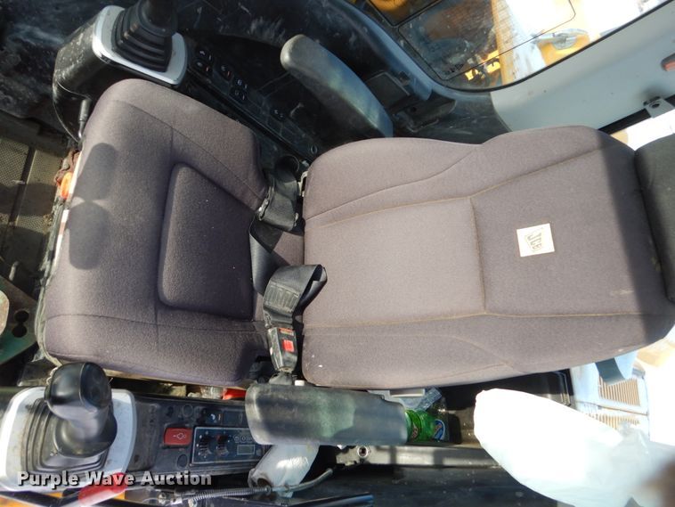 image for item FU9185 2014 JCB JS160 excavator