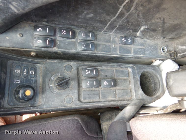 image for item FU9185 2014 JCB JS160 excavator