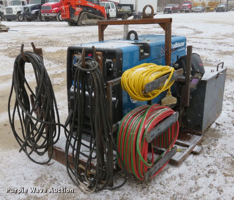 image for item GI9077 Miller Tailblazer 302 welder/generator