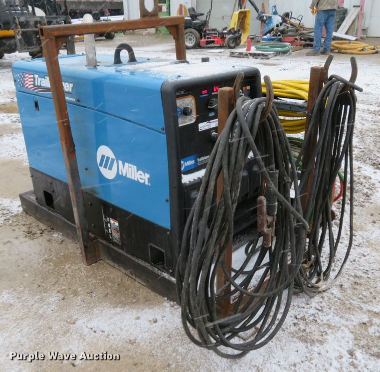 image for item GI9077 Miller Tailblazer 302 welder/generator