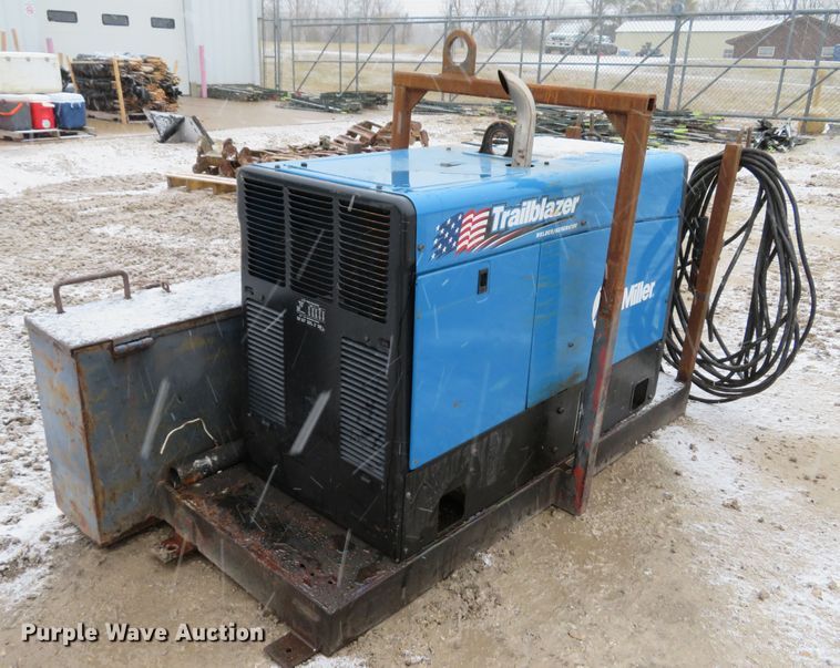 image for item GI9077 Miller Tailblazer 302 welder/generator