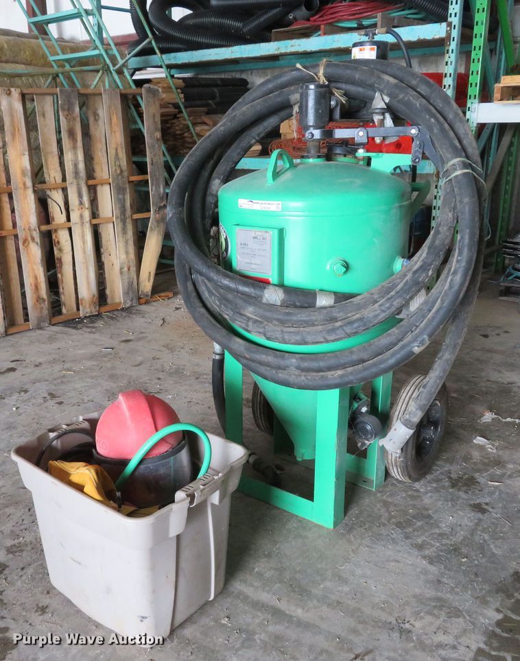 2017 MMLJ DB800 dustless media blaster in Troy, MO Item GI9090 sold