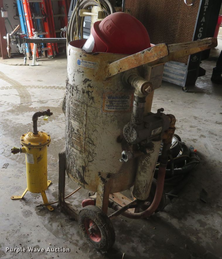 2003 Schmidt sand blaster in Troy, MO Item GI9092 sold Purple Wave