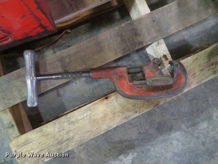 image for item GI9099 Ridgid 700 pipe threader