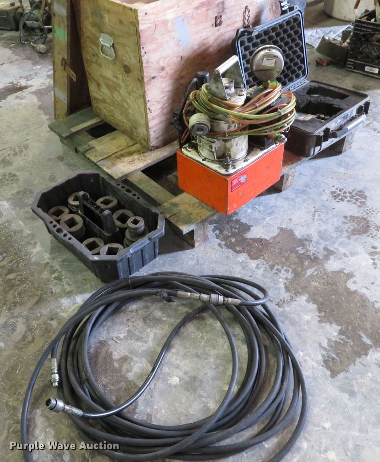 image for item GI9124 Torq Lite hydraulic torque wrench