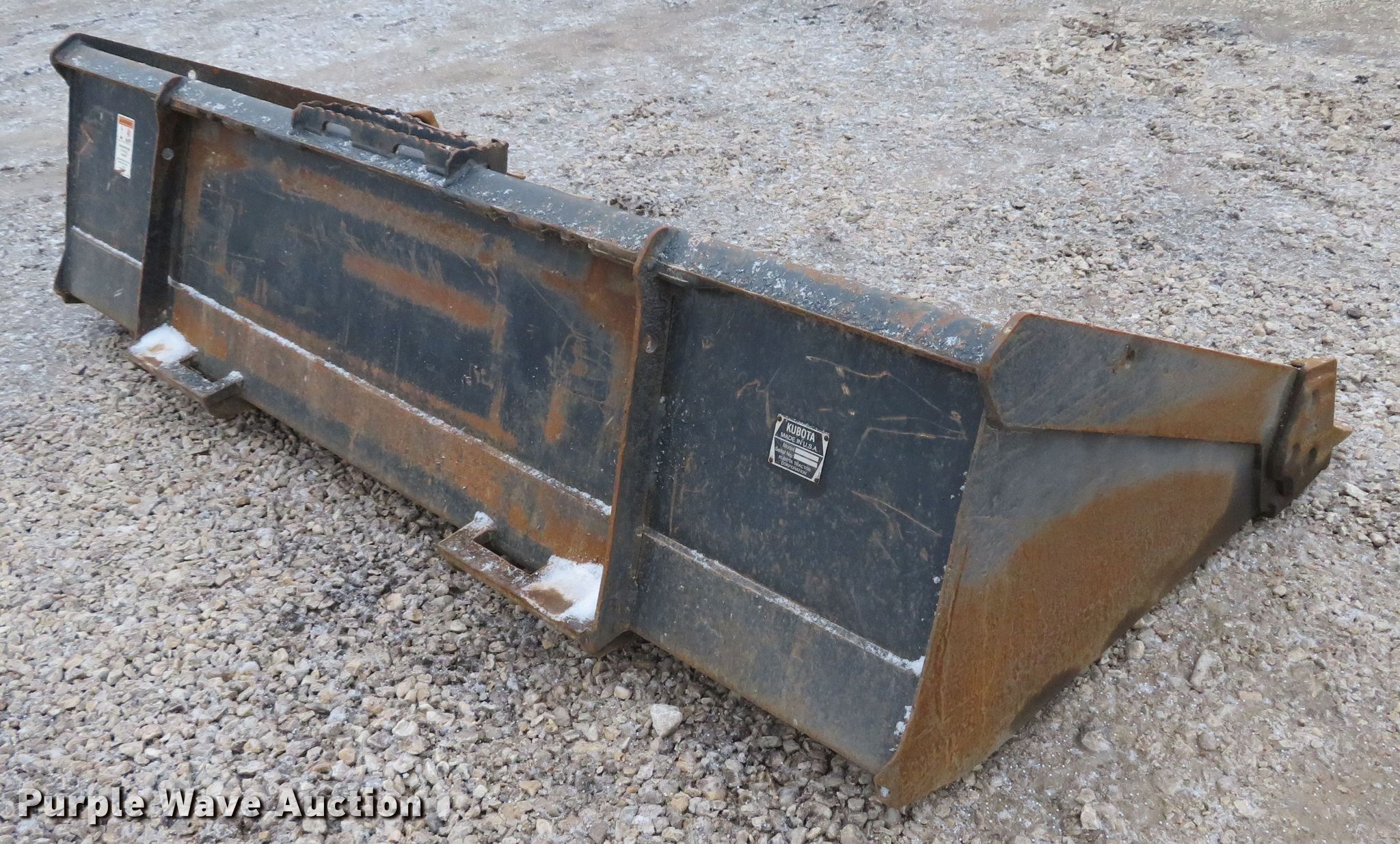 Kubota S6607 low profile skid steer bucket in Troy, MO Item GI9062