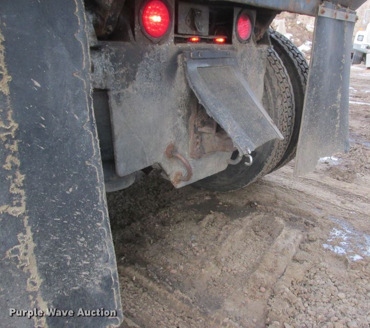 image for item DA8347 1995 Peterbilt 379 dump truck