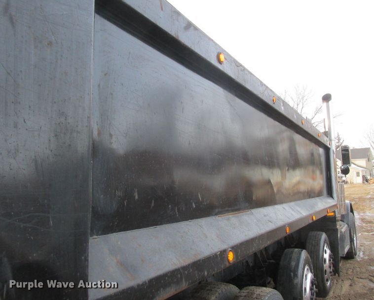 image for item DA8347 1995 Peterbilt 379 dump truck
