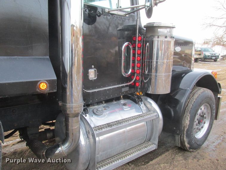 image for item DA8347 1995 Peterbilt 379 dump truck