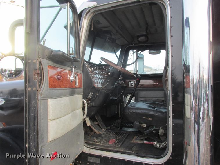 image for item DA8347 1995 Peterbilt 379 dump truck