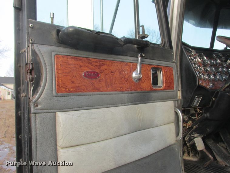 image for item DA8347 1995 Peterbilt 379 dump truck