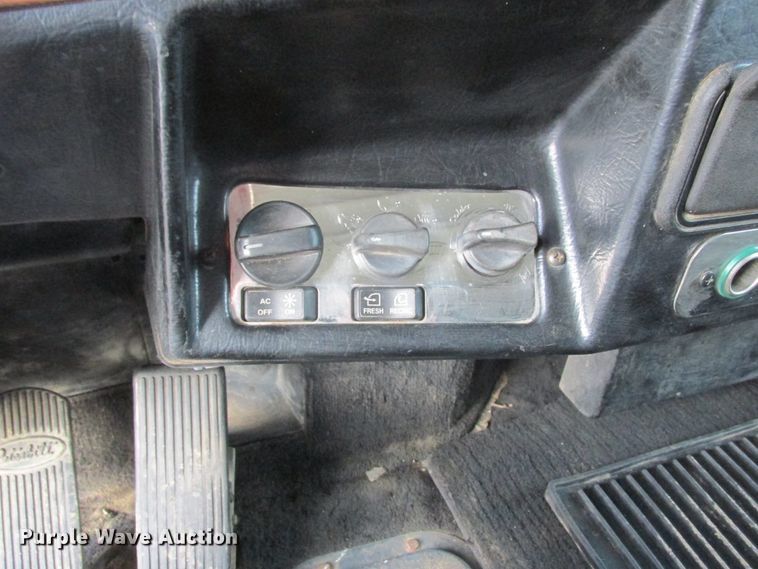 image for item DA8347 1995 Peterbilt 379 dump truck