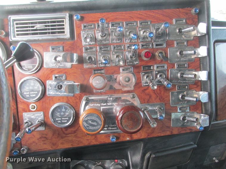 image for item DA8347 1995 Peterbilt 379 dump truck