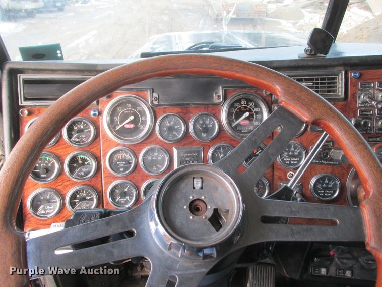 image for item DA8347 1995 Peterbilt 379 dump truck