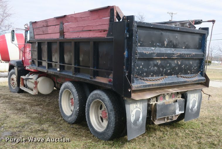 image for item DB10008 1993 Freightliner FLD dump truck