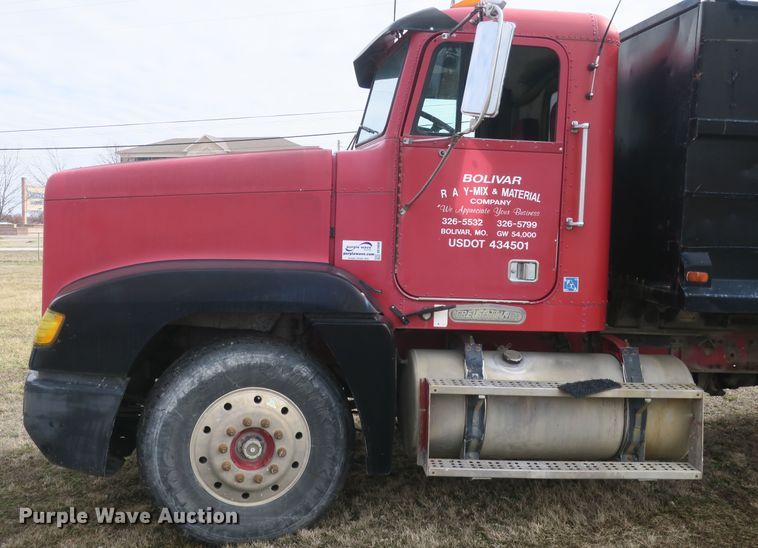 image for item DB10008 1993 Freightliner FLD dump truck